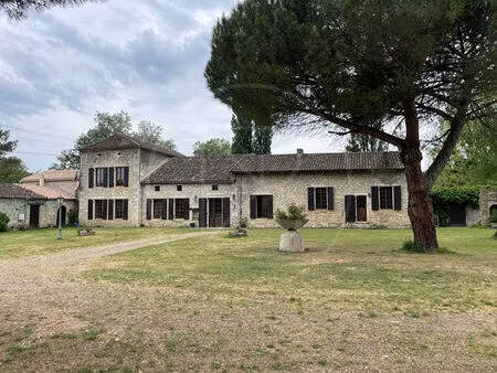 propriété historique avec dépendances et 21 hectares
