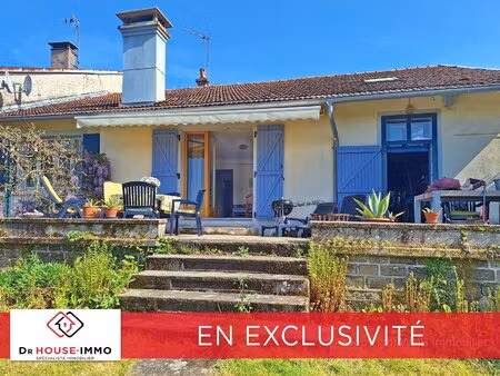 une charmante maison avec un grand jardin et une vue magnifique m