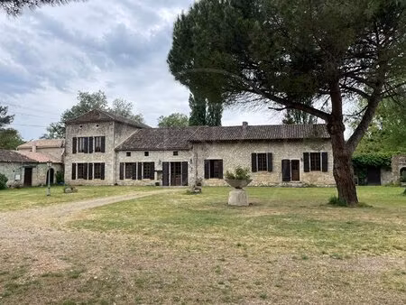 propriété historique avec dépendances et 21 hectares