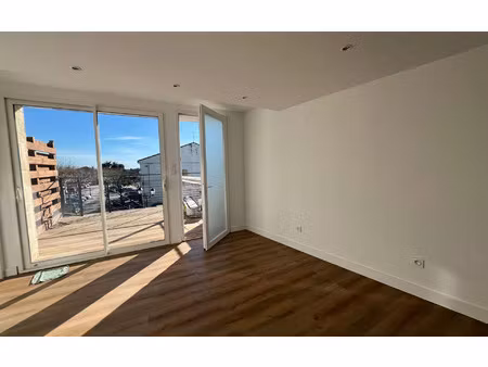 location appartement  47.3 m² t-3 à vergèze  890 €