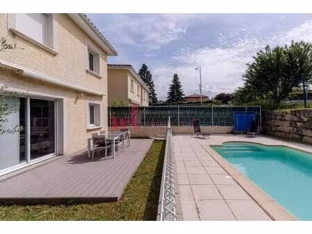 maison récente au calme 4 chambres à genas