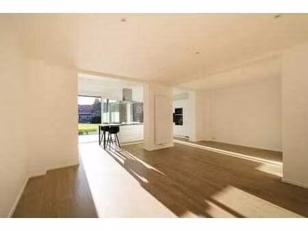 magnifique maison entièrement rénovée avec terrasse & jardin