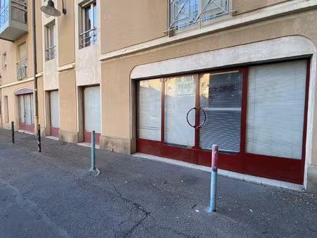 bureau proche de la cite administrative et des parkings du c