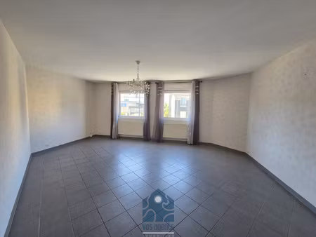 appartement 4 pieces avec balcon  cave et parking