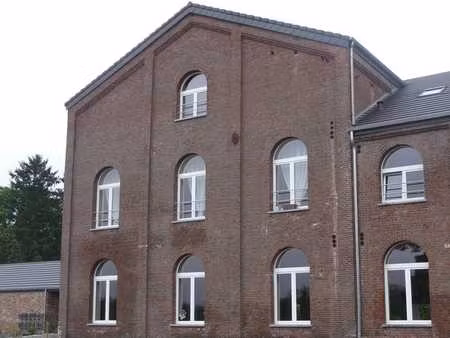 très bel appartement-maison  beaux volumes