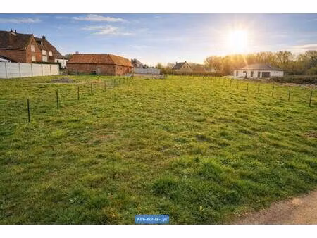 terrain constructible 594 m² – façade 20 45 ml – secteur calme proche aire-sur-la-lys