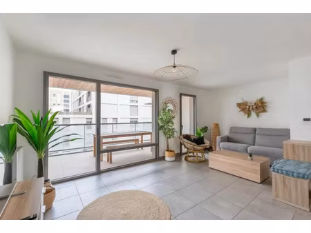 vente appartement 4 pièces 80 m² à bron (69500)  290 000 €