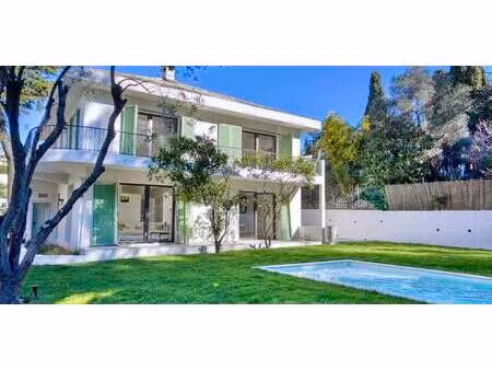 maison contemporaine avec piscine et jardin cannes (06)