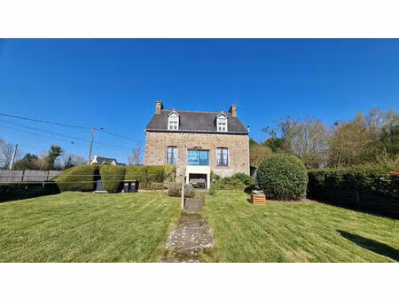 côtes d'armor maison de campagne  3 chambres en pierre  près de plouguenast avec jardin et