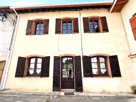 a seulement 5 minutes de pamiers : maison de village a vend