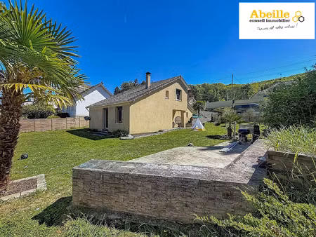 maison de 178 m2 hab. garage de 35 m2. terrain de 1096 m2.