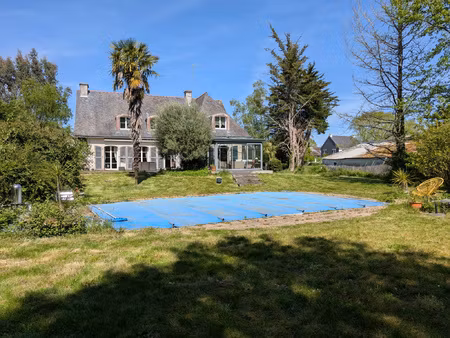 maison familiale avec 5 chambres  piscine et grand jardin à