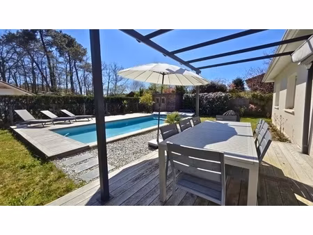 maison de plain-pied avec dépendance  piscine chauffée et environnement nature