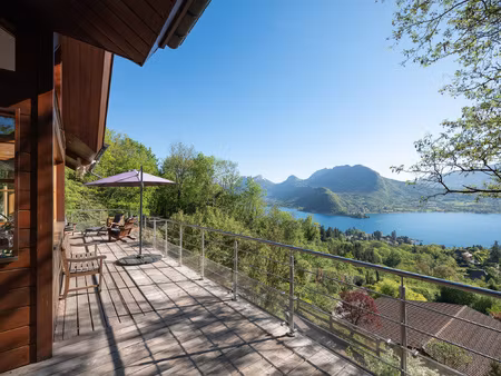 la canopée  chalet d'architect bois surplombant le lac d'ann