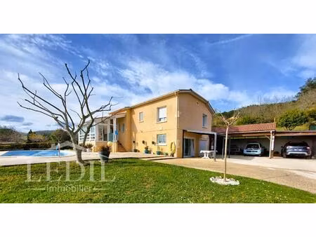 villa avec piscine et studio indépendant