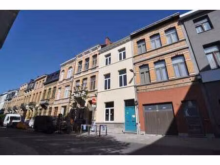maison de maître en prévente avec jardin et peb a