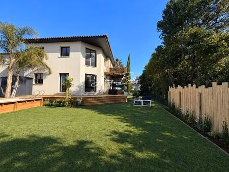 maison de 125 m² habitables avec énormément de cachet - terrain 540 m² - 4 chambres - gara