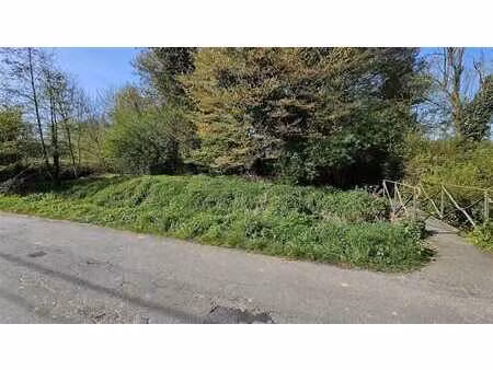 terrain de 4 ares proposant +/- 31 mètres de façade