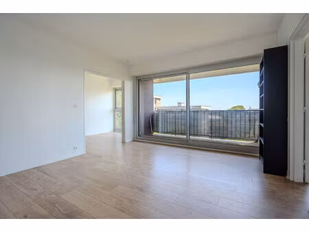 bordeaux caudéran - appartement t3 de 61 m² avec balcon  cave et parking