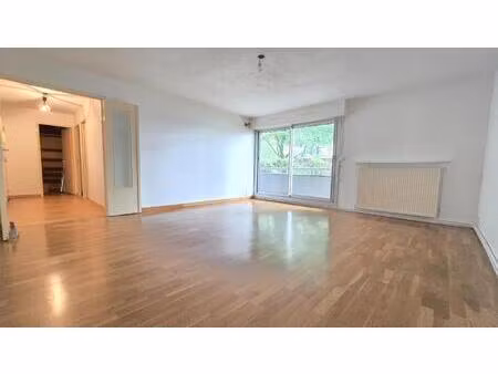 appartement t3 avec cave  parking et grand balcon