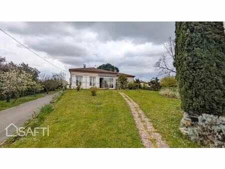 beau jardin et plus de 160 m² de garages et sous sol amenage