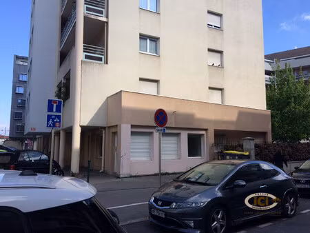 local de plain-pied en centre ville