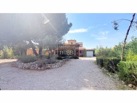 propriété de caractère en 4 faces de 219 m2 grand jardin a