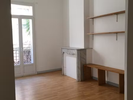 un appartement t3  54m2 sh  au calme en centre-ville