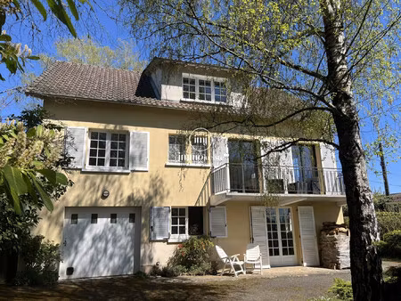 maison 199 m2  6 chambres avec jardin.
