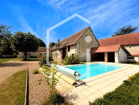 longère de charme aux beaux volumes avec piscine chauffée