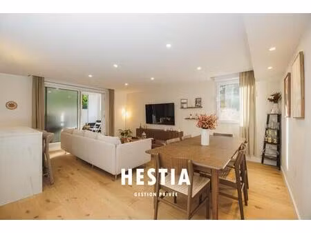 t3 meublé rénové – terrasse 19 m² – résidence recherchée 12ᵉ – 269 000 €