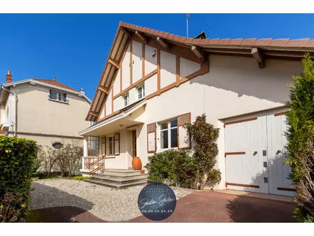 maison bourgoin jallieu 7 pièce(s) 150 m2 sur 909m2