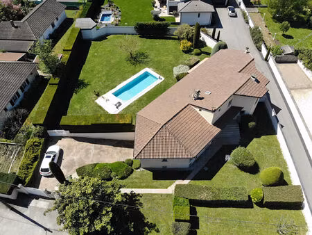 maison d'architecte maubec 9 pièce(s) 200 m2