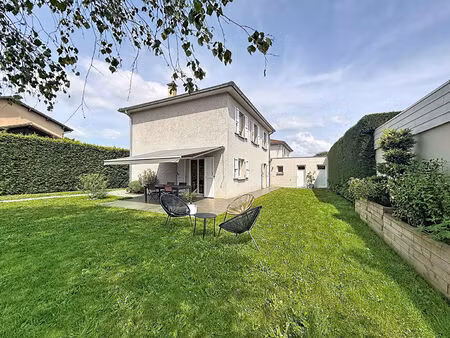belle maison  130m² habitable  4 chambres et un bureau  sur un terrain plat de 800m2 au ca