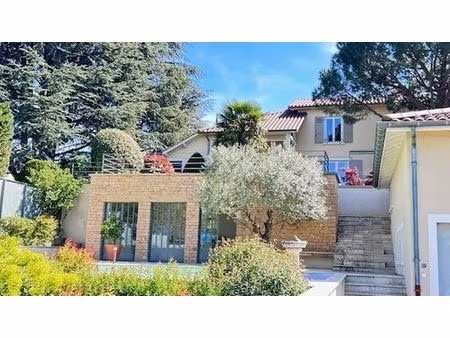 maison de luxe 4 chambres en vente à saint-cyr-au-mont-d'or  auvergne-rhône-alpes