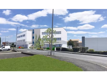 location commerce saint benoit 484 m²