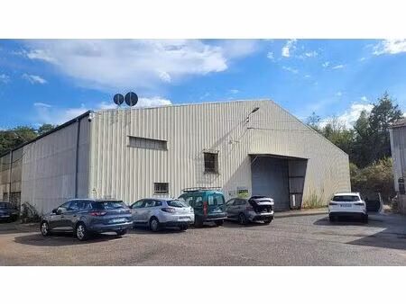 location local d'activités grand couronne 2 150 m²