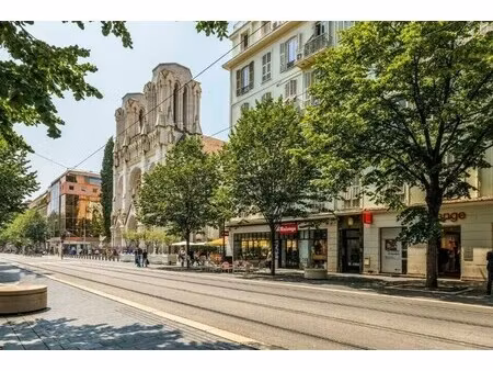 location commerce nice 06000 50m²