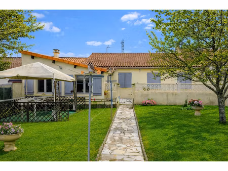 vente maison 6 pièces 92 m² à angouleme (16000)  159 000 €