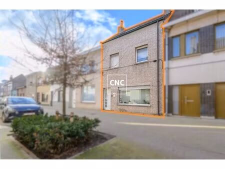 rijwoning met renovatiepotentieel in het hart van heist