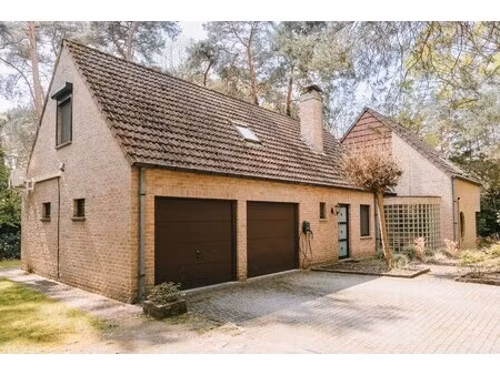 karaktervolle woning op een uniek perceel in het groen