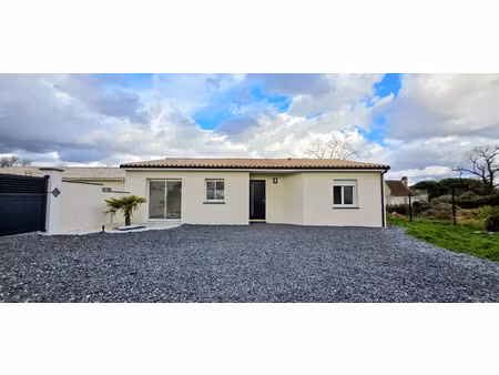 vente maison 5 pièces 109 m² à la couronne (16400)  215 000 €