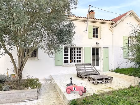 maison de charme rénovée 162 m2  4 chambres  grand jardin