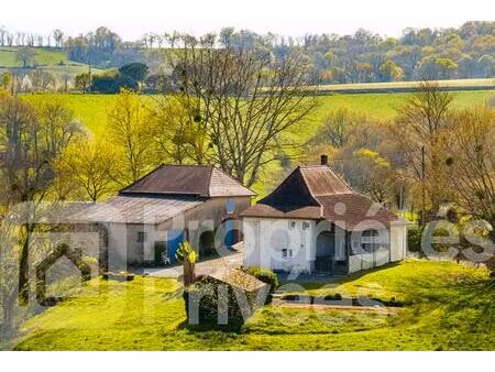 corps de ferme rénové avec dépendance et terre agricole
