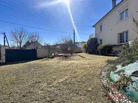 maison sur deux niveaux avec garage et piscine