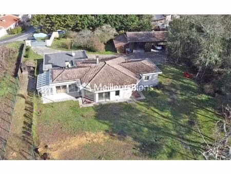magnifique maison d'architecte sur 9000 m² de parc