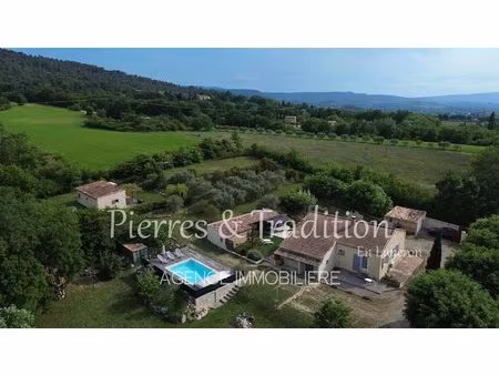 luberon  propriété tout confort avec gîte et piscine dans un environnement de campagne