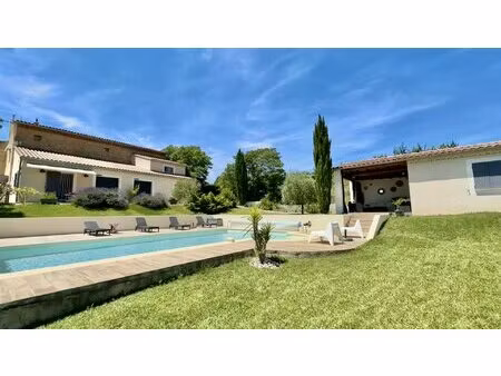 en exclusivité a mormoiron  une propriété avec vue dans la nature