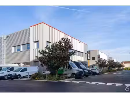 location local d’activités 740m²