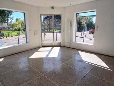 location local commercial 39m² la madeleine 59110
